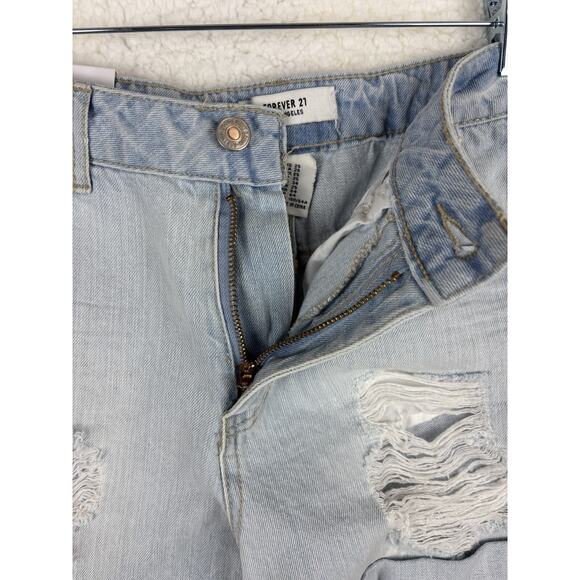 Forever 21 Distressed Boyfriend Shorts | Size 25 | Light Wash Denim NWT - Picture 6 of 8